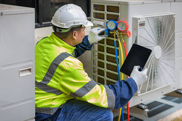 Professional Hvac technician working in Ferndale, FL